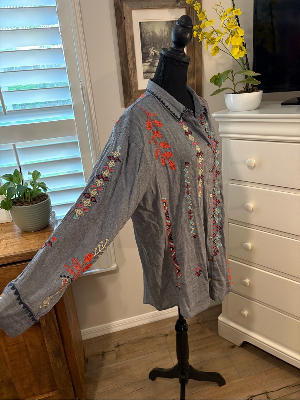 Johnny Was Embroidered Button-Up Shirt, XL - Picture 5 of 9